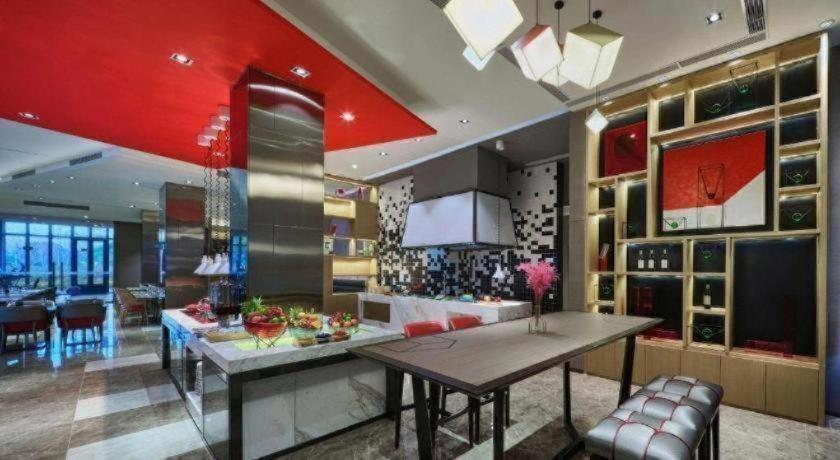 Q Pudong Hotel 4*