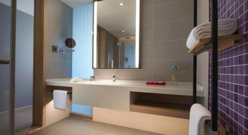Q Pudong Hotel 4*