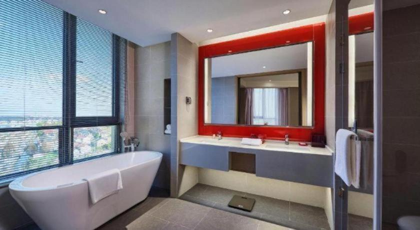 Hotel Q Pudong 4*